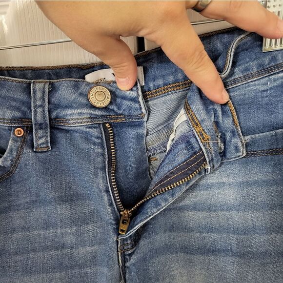 YMI curvy fit factory distressed jean shorts - Picture 5 of 9